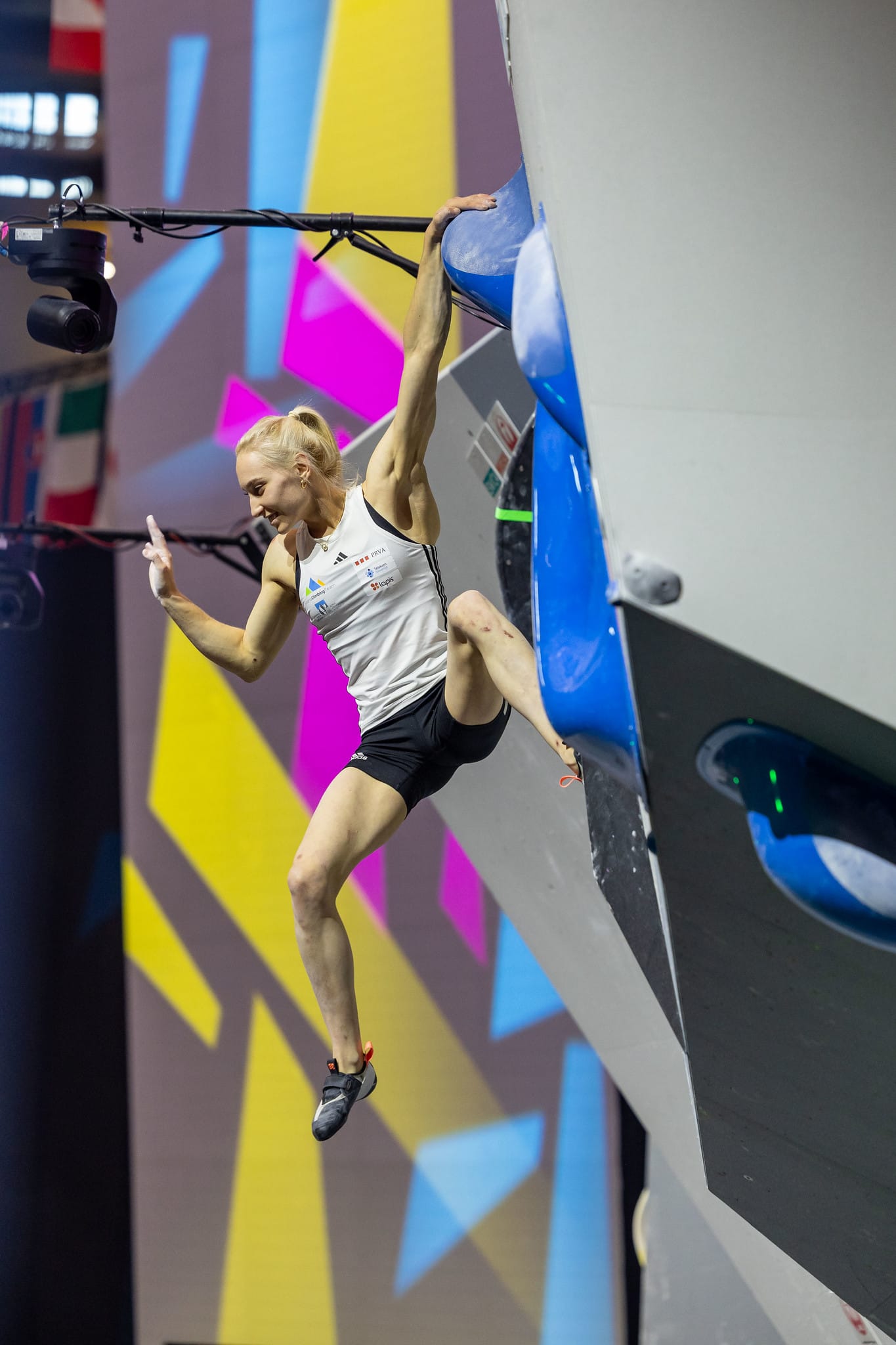 Janja Garnbret flashing boulder 3 in the Women's final on the way to winning the gold medal.