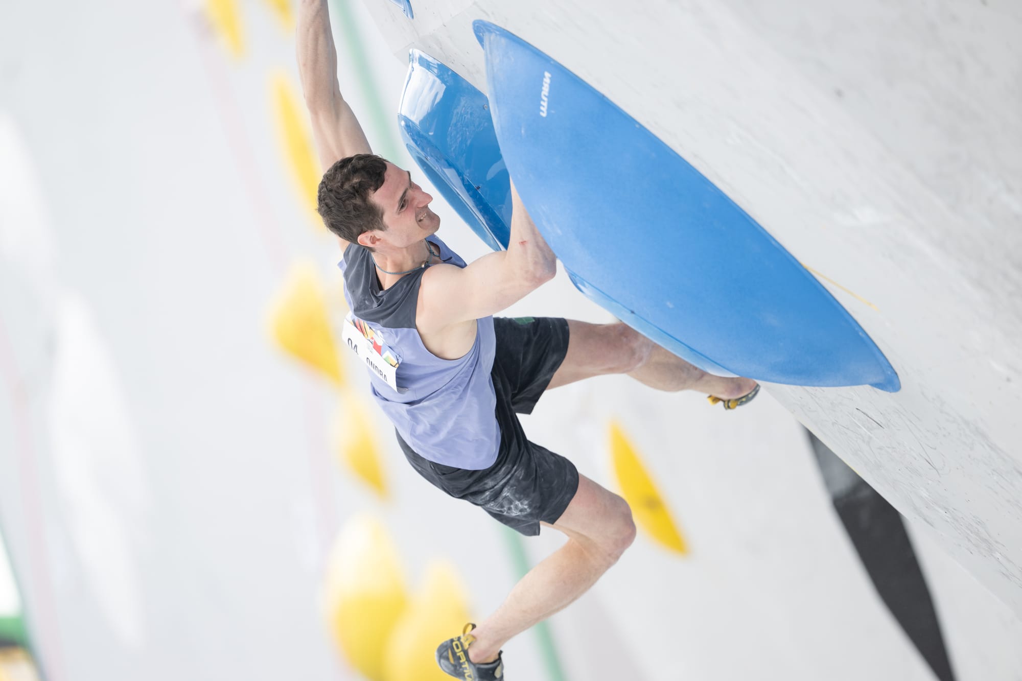 Ondra fighting in the Male boulder round.